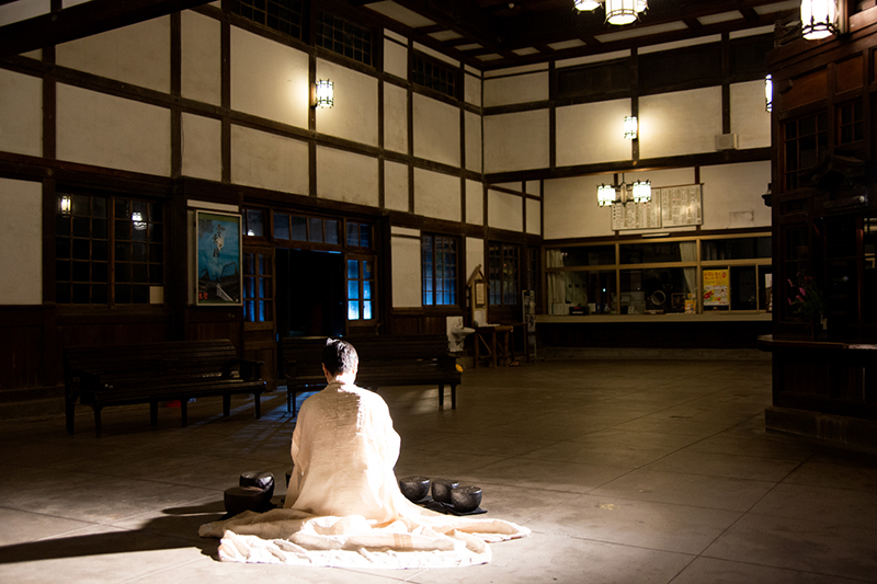 夜ノ駅舎の音浴会〜永田砂知子 波紋音コンサート〜